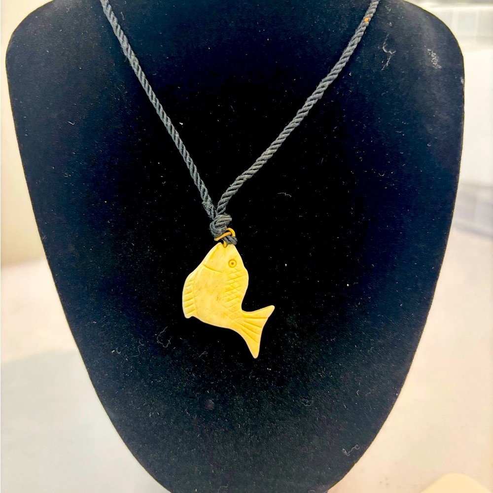 Vintage Fish-Shaped Pendant Necklace